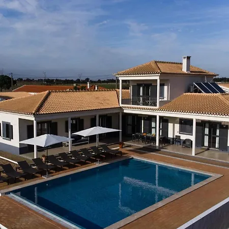 Cajados Grande Charming Sleeps 12 Private Pool Spacious Garden Villa *
